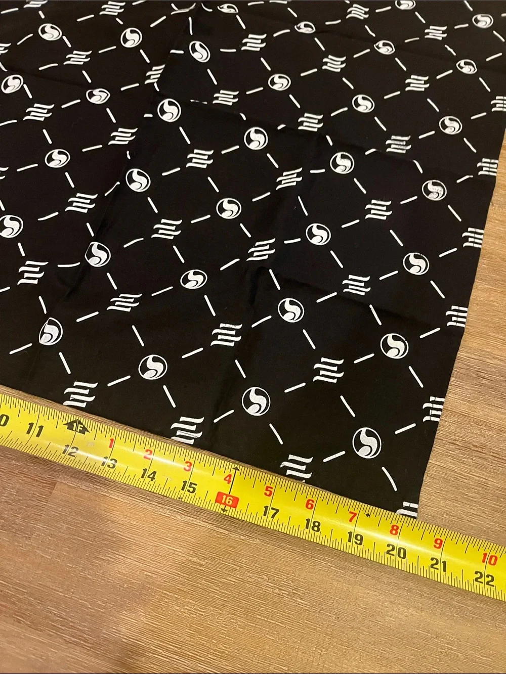 DVS HART & Huntington Handkerchief